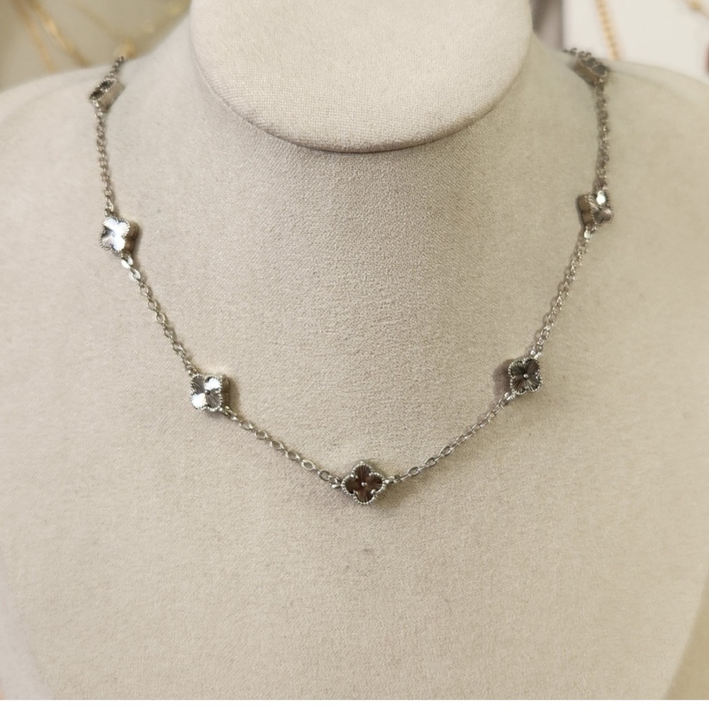 18k White Gold Plated Clover Necklace